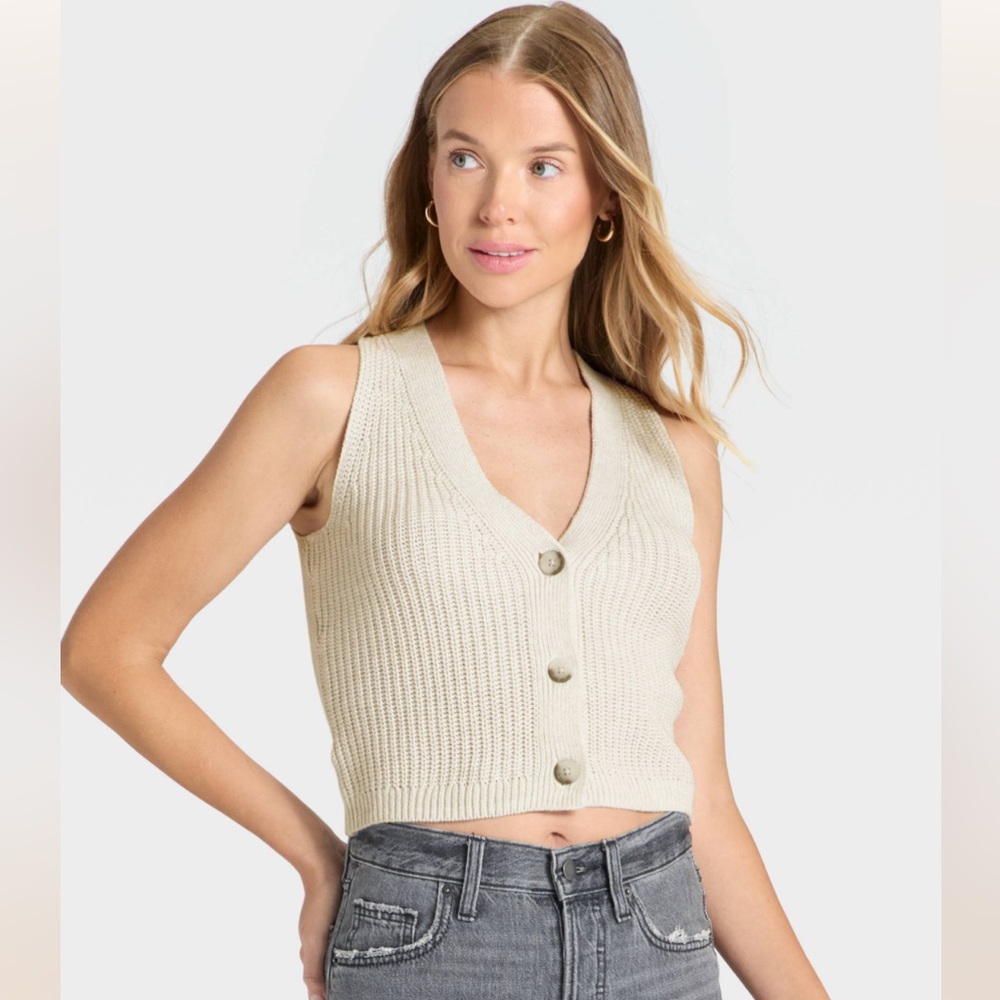 Universal Thread Light Gray V-Neck Button Front Knit Sweater Vest